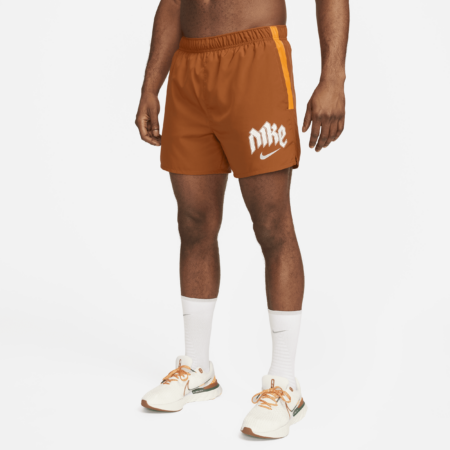 Nike Dri-FIT Run Division Challenger-løbeshorts (13 cm) med indershorts til mænd - brun